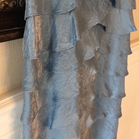 Formal dress - Picture 3 of 3